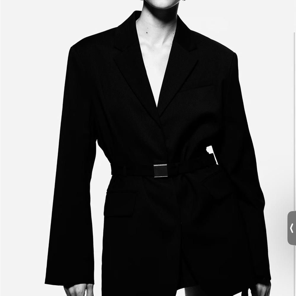 H&M Black Blazer with Notched Lapels and Tailored Fit